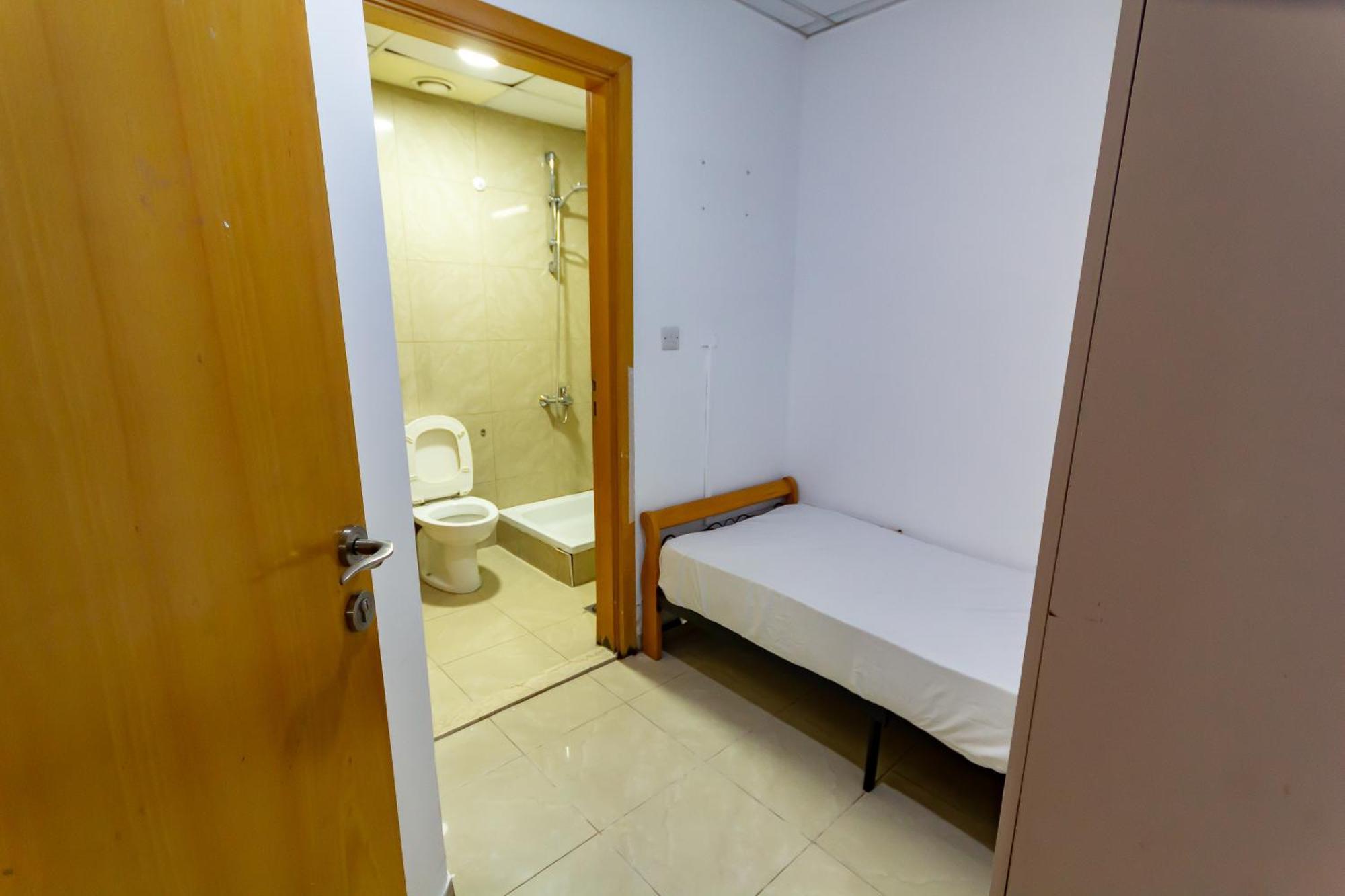 Budget Rooms With Private Bathroom For 'Girls' Only In Dubai, Marina ภายนอก รูปภาพ