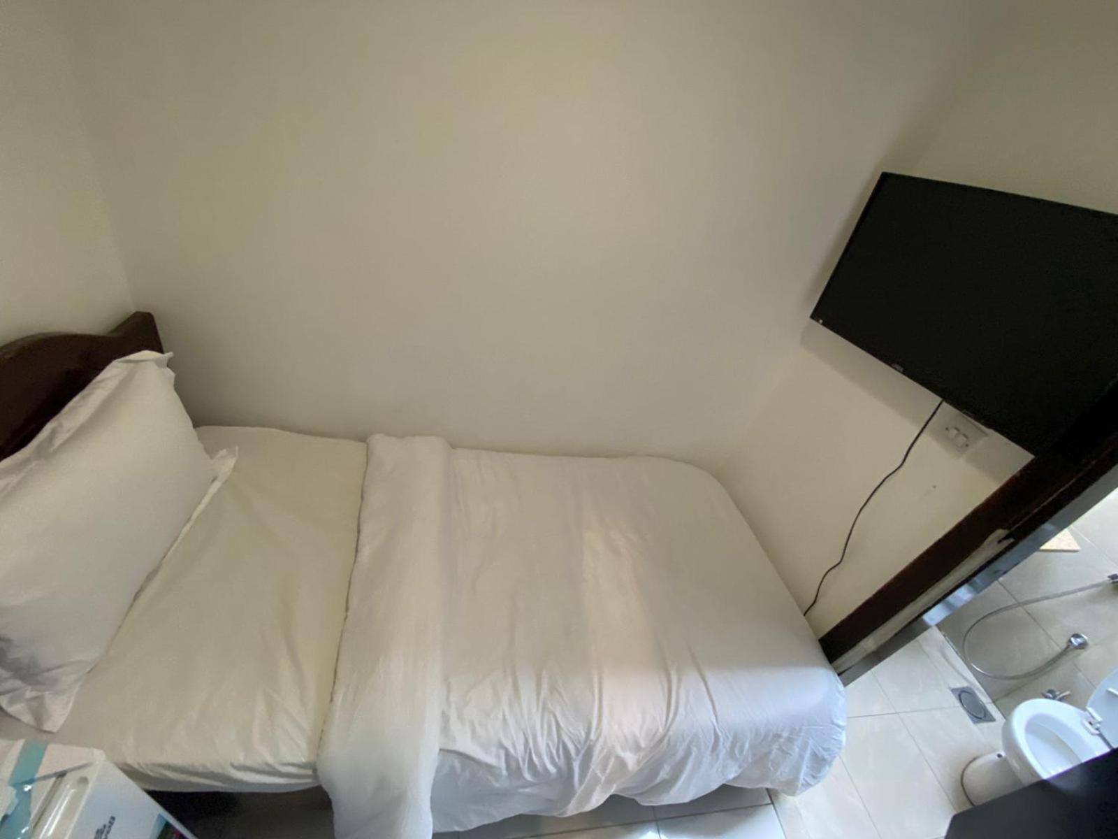Budget Rooms With Private Bathroom For 'Girls' Only In Dubai, Marina ภายนอก รูปภาพ