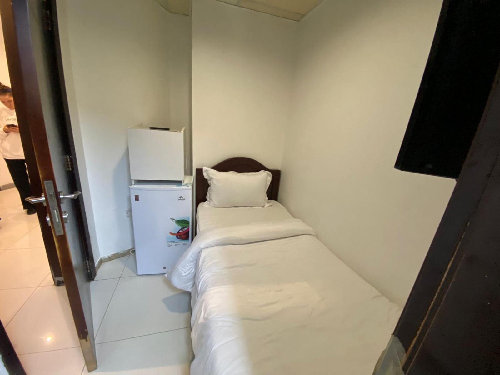 Budget Rooms With Private Bathroom For 'Girls' Only In Dubai, Marina ภายนอก รูปภาพ