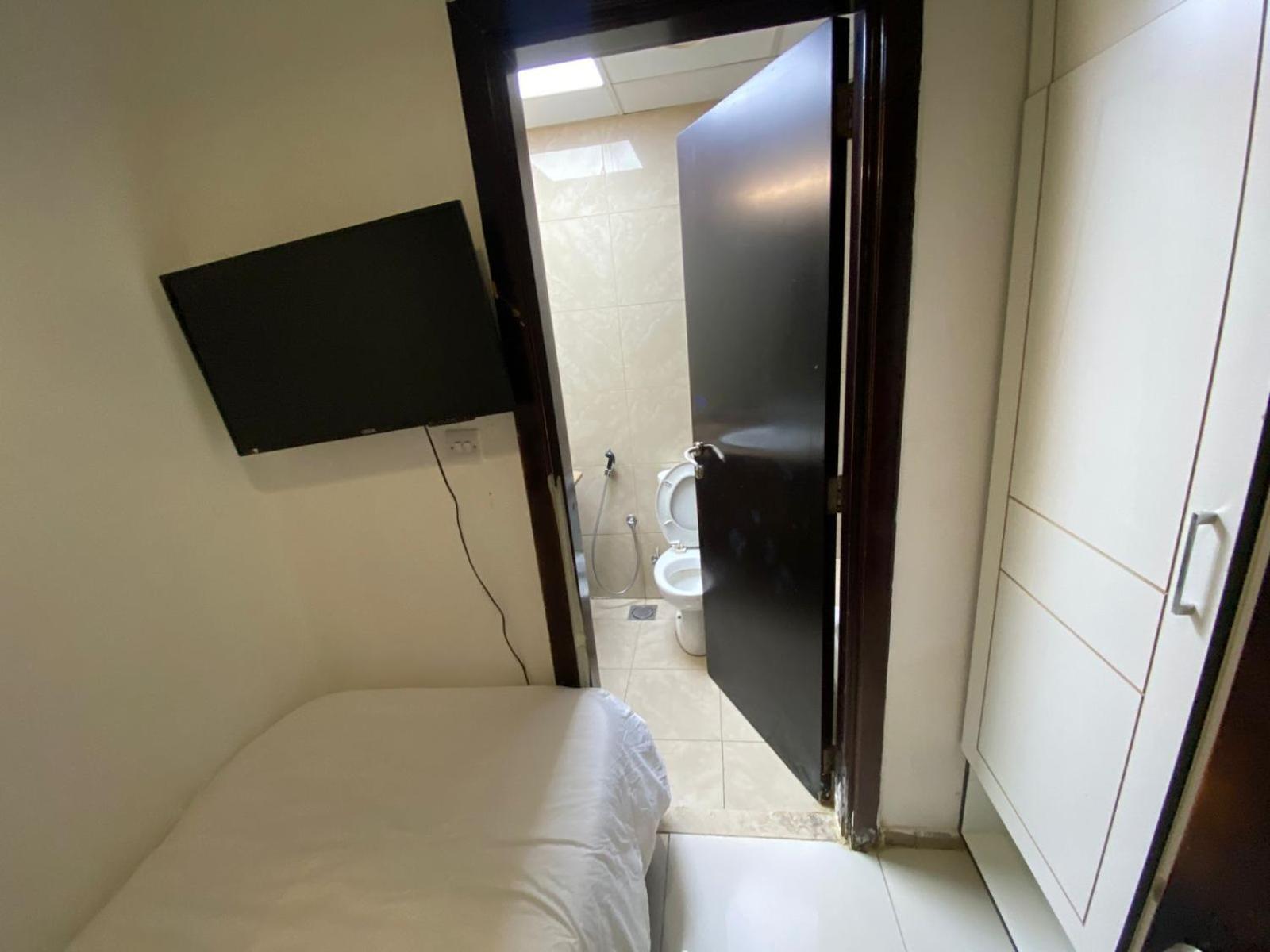 Budget Rooms With Private Bathroom For 'Girls' Only In Dubai, Marina ภายนอก รูปภาพ