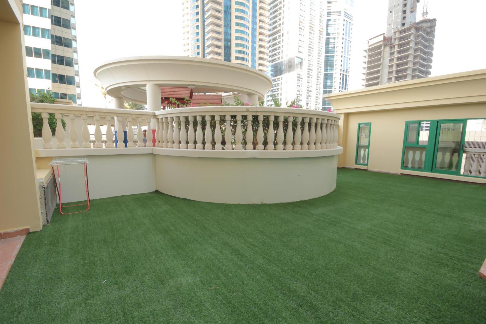 Budget Rooms With Private Bathroom For 'Girls' Only In Dubai, Marina ภายนอก รูปภาพ