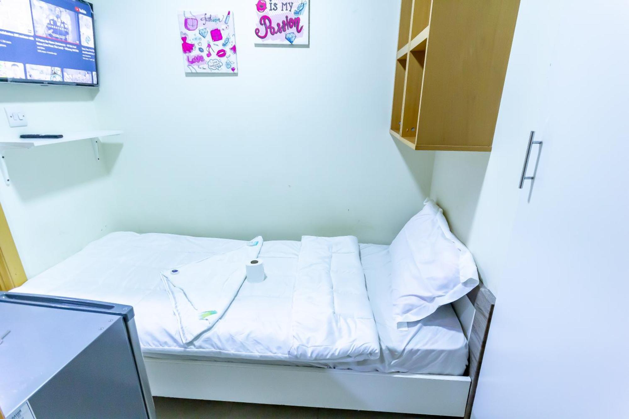 Budget Rooms With Private Bathroom For 'Girls' Only In Dubai, Marina ภายนอก รูปภาพ