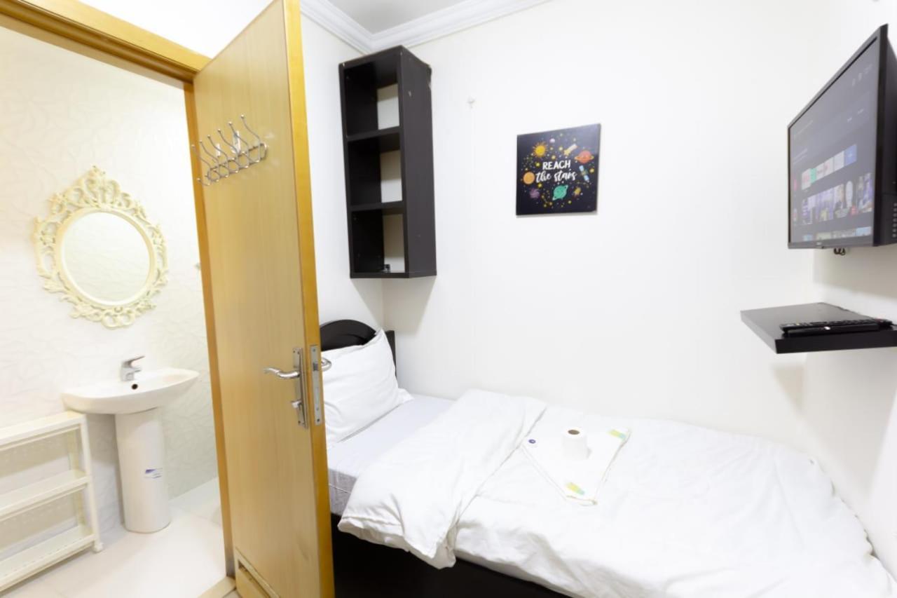 Budget Rooms With Private Bathroom For 'Girls' Only In Dubai, Marina ภายนอก รูปภาพ