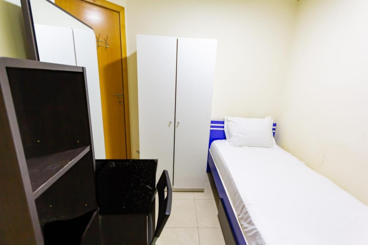 Budget Rooms With Private Bathroom For 'Girls' Only In Dubai, Marina ภายนอก รูปภาพ