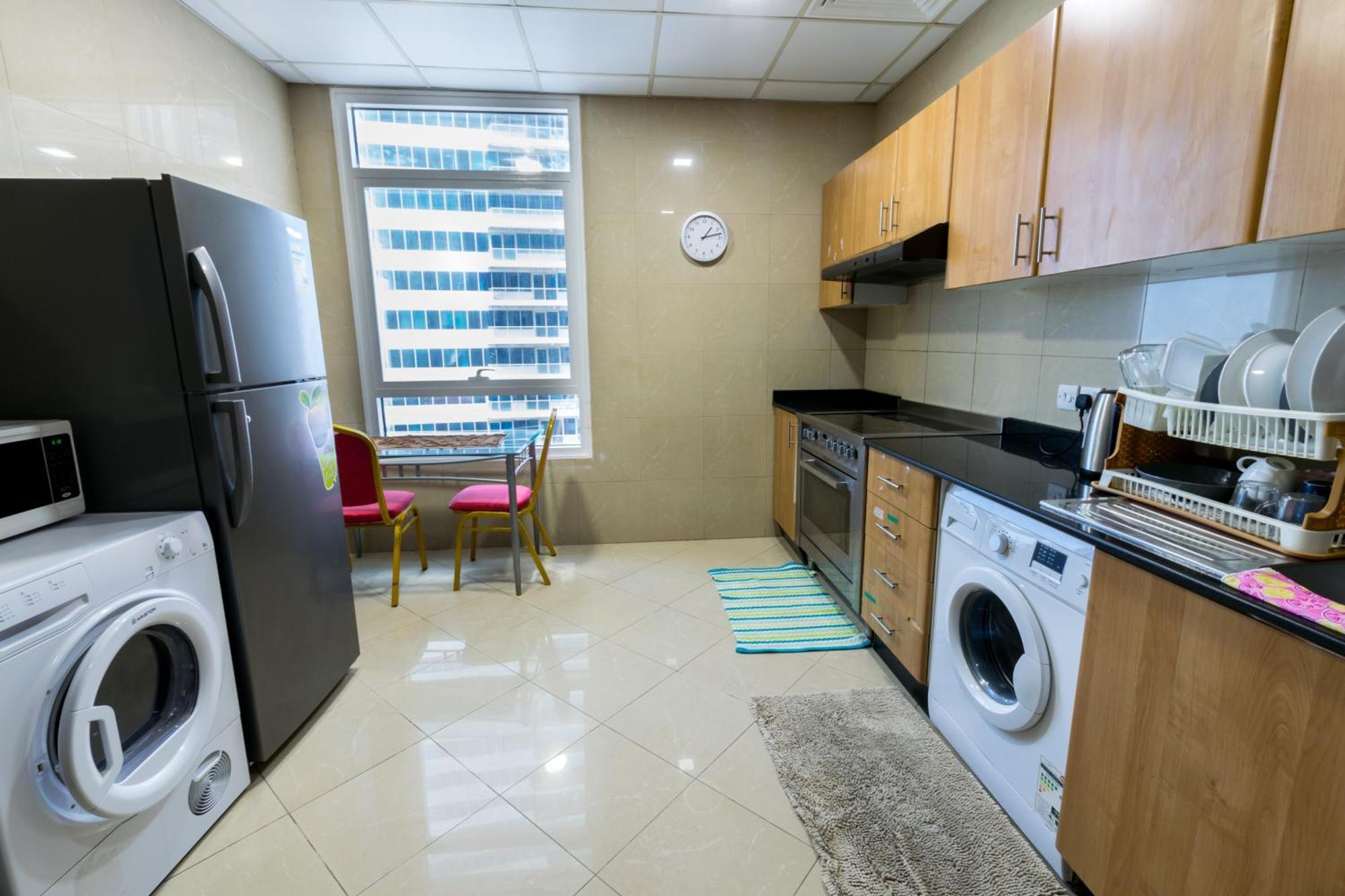 Budget Rooms With Private Bathroom For 'Girls' Only In Dubai, Marina ภายนอก รูปภาพ