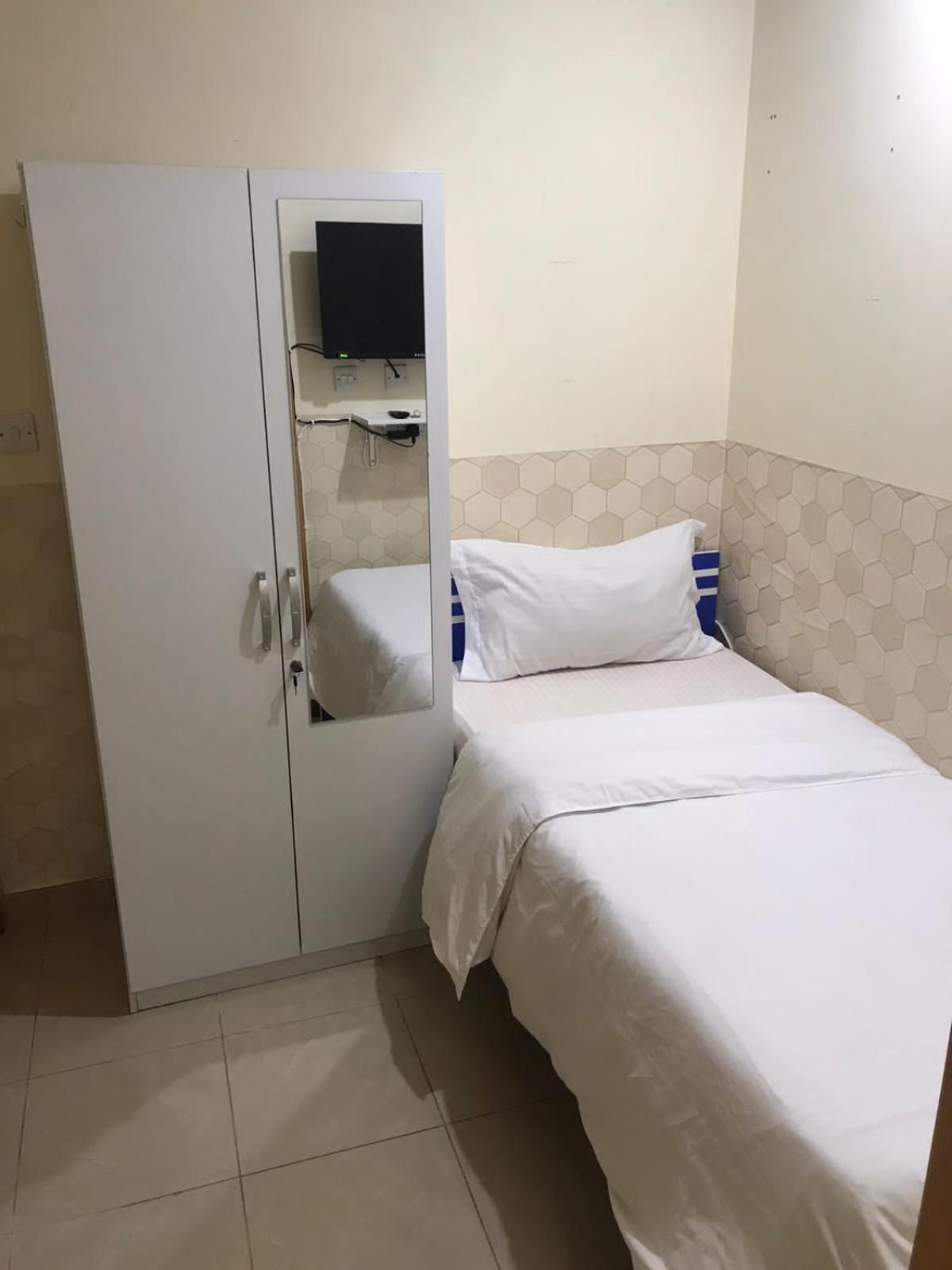 Budget Rooms With Private Bathroom For 'Girls' Only In Dubai, Marina ภายนอก รูปภาพ