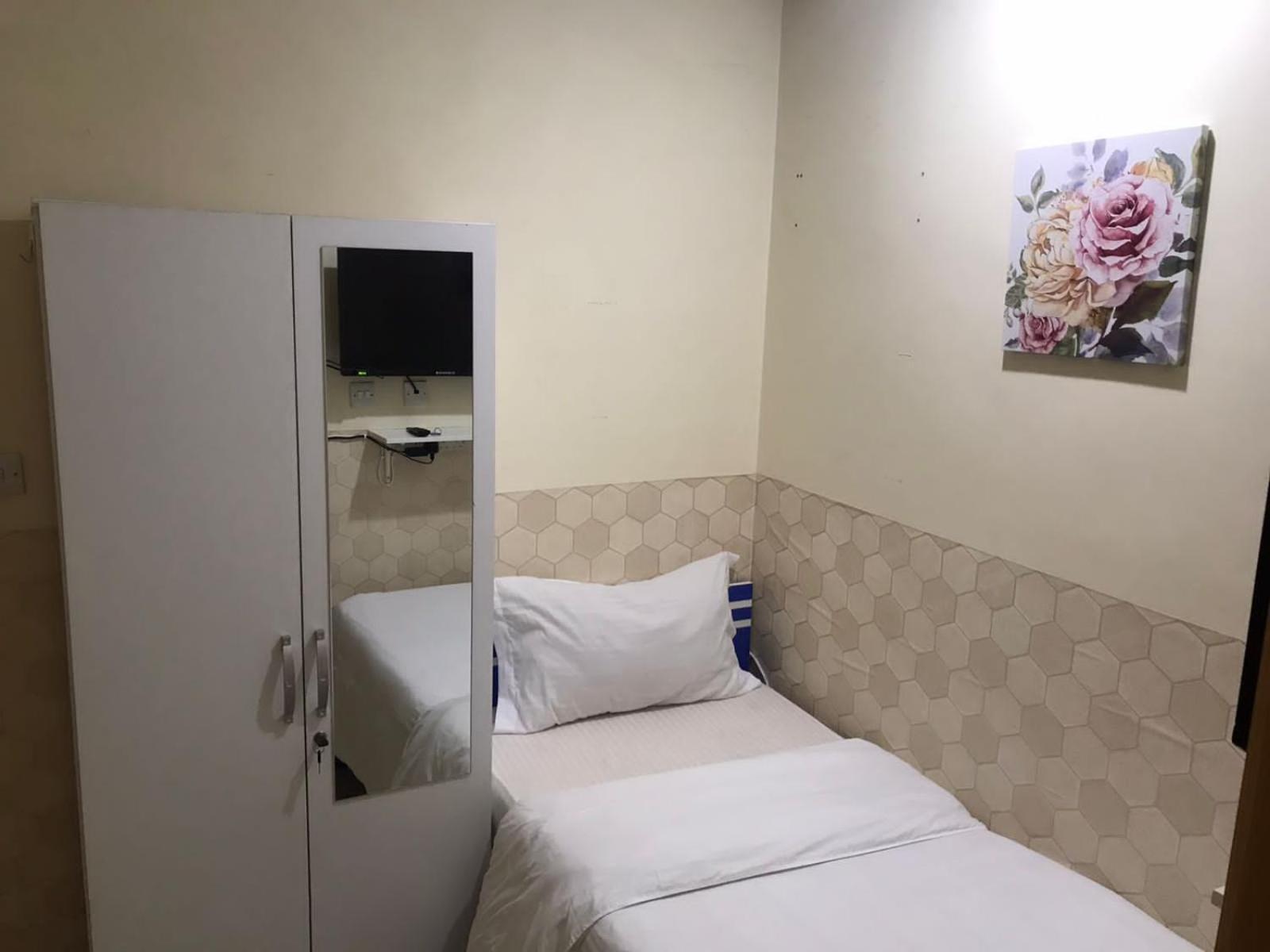 Budget Rooms With Private Bathroom For 'Girls' Only In Dubai, Marina ภายนอก รูปภาพ
