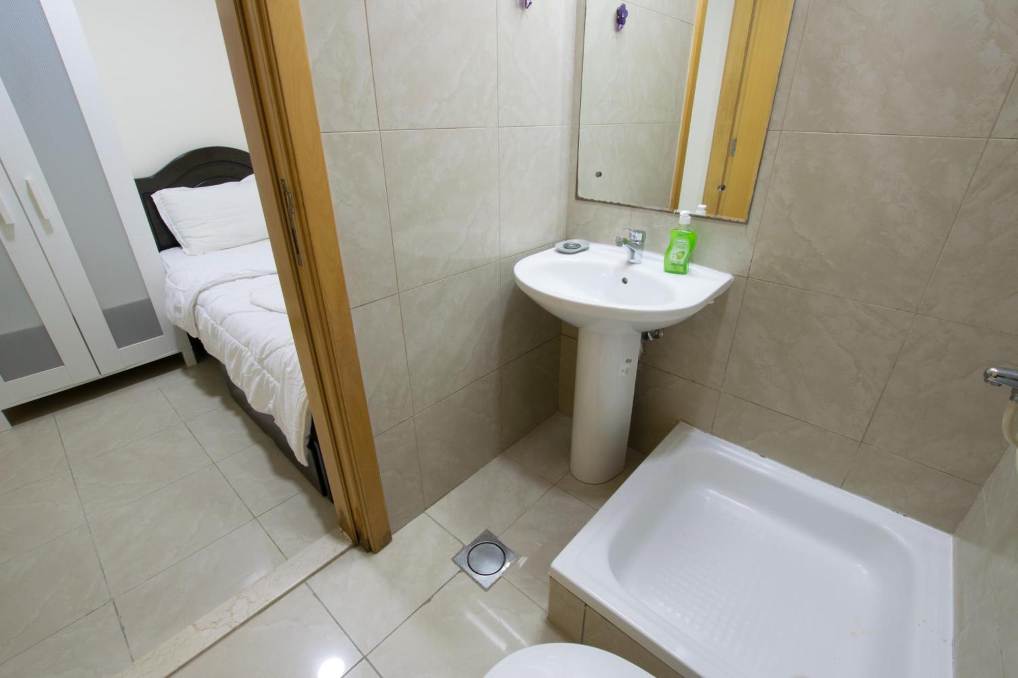 Budget Rooms With Private Bathroom For 'Girls' Only In Dubai, Marina ภายนอก รูปภาพ