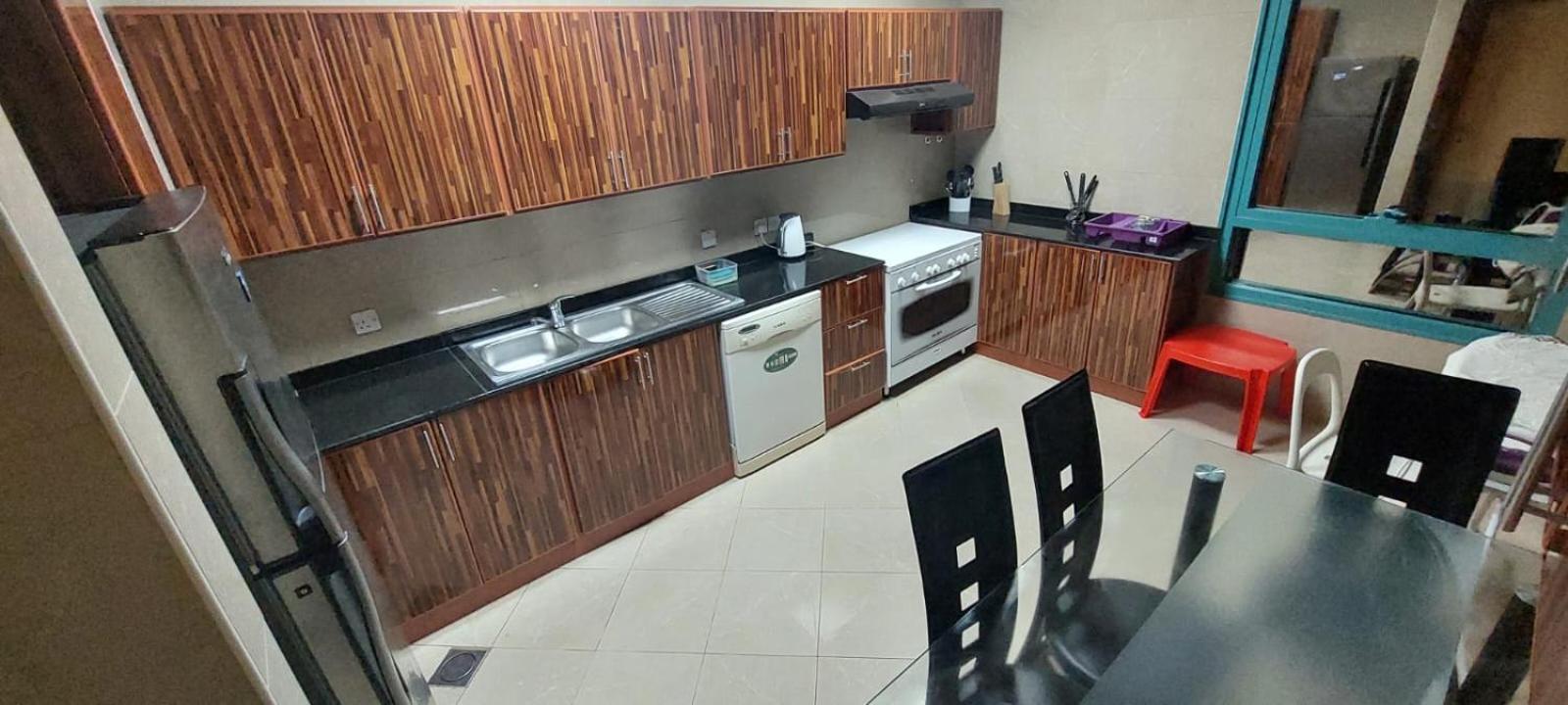 Budget Rooms With Private Bathroom For 'Girls' Only In Dubai, Marina ภายนอก รูปภาพ