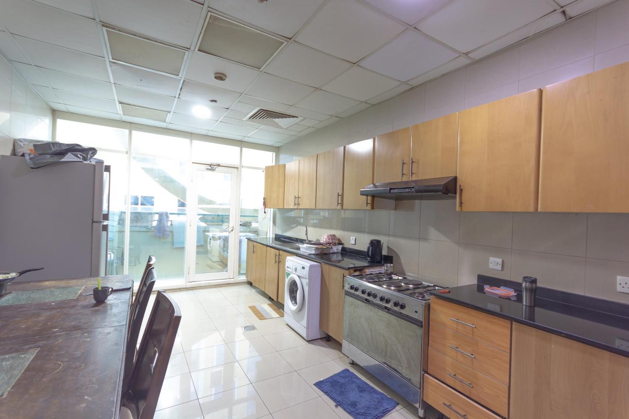 Budget Rooms With Private Bathroom For 'Girls' Only In Dubai, Marina ภายนอก รูปภาพ